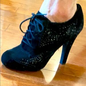 Fabulous GB heels. EUC